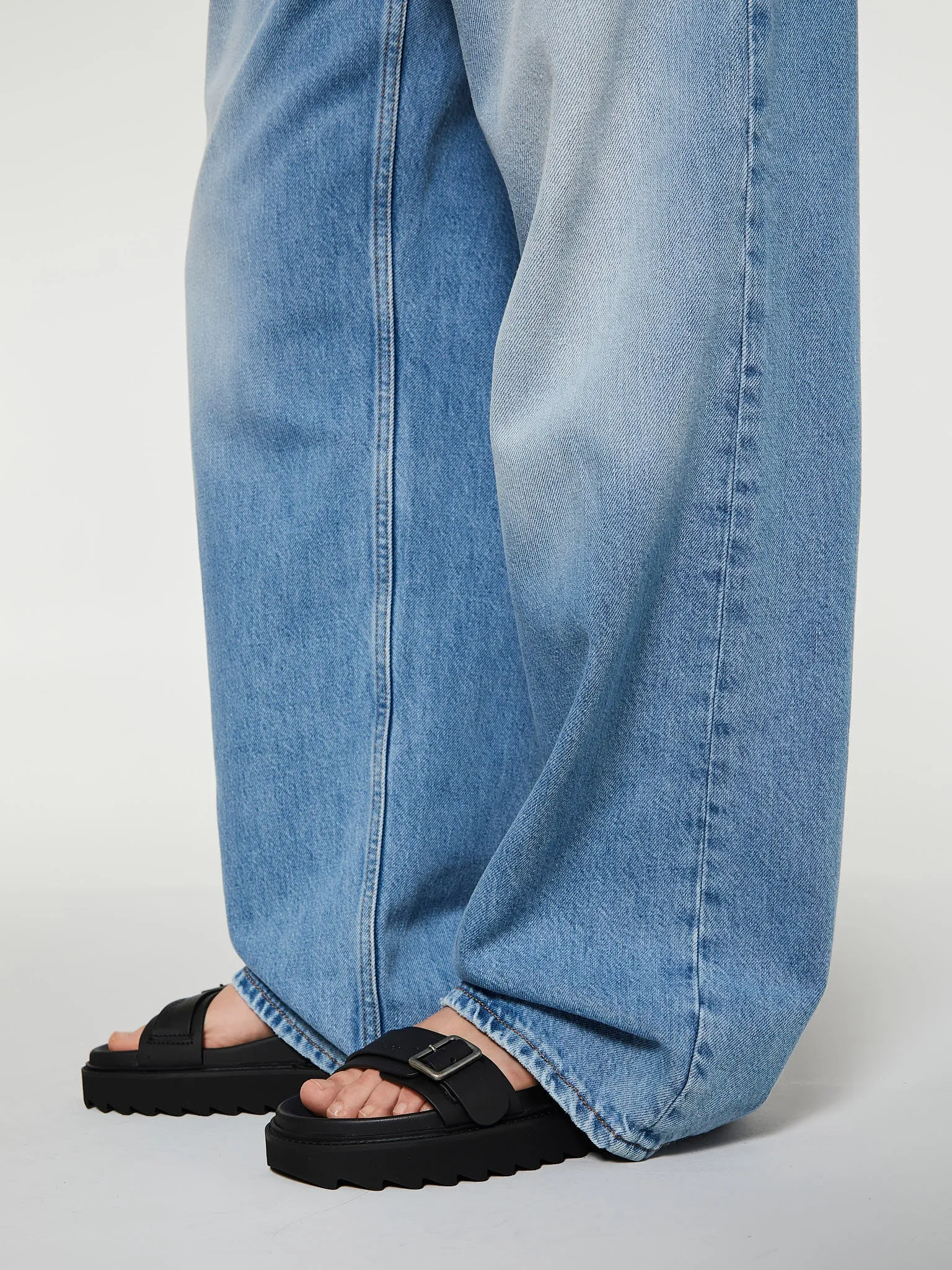 1981F Loose Fit Jeans in Light Blue Vintage