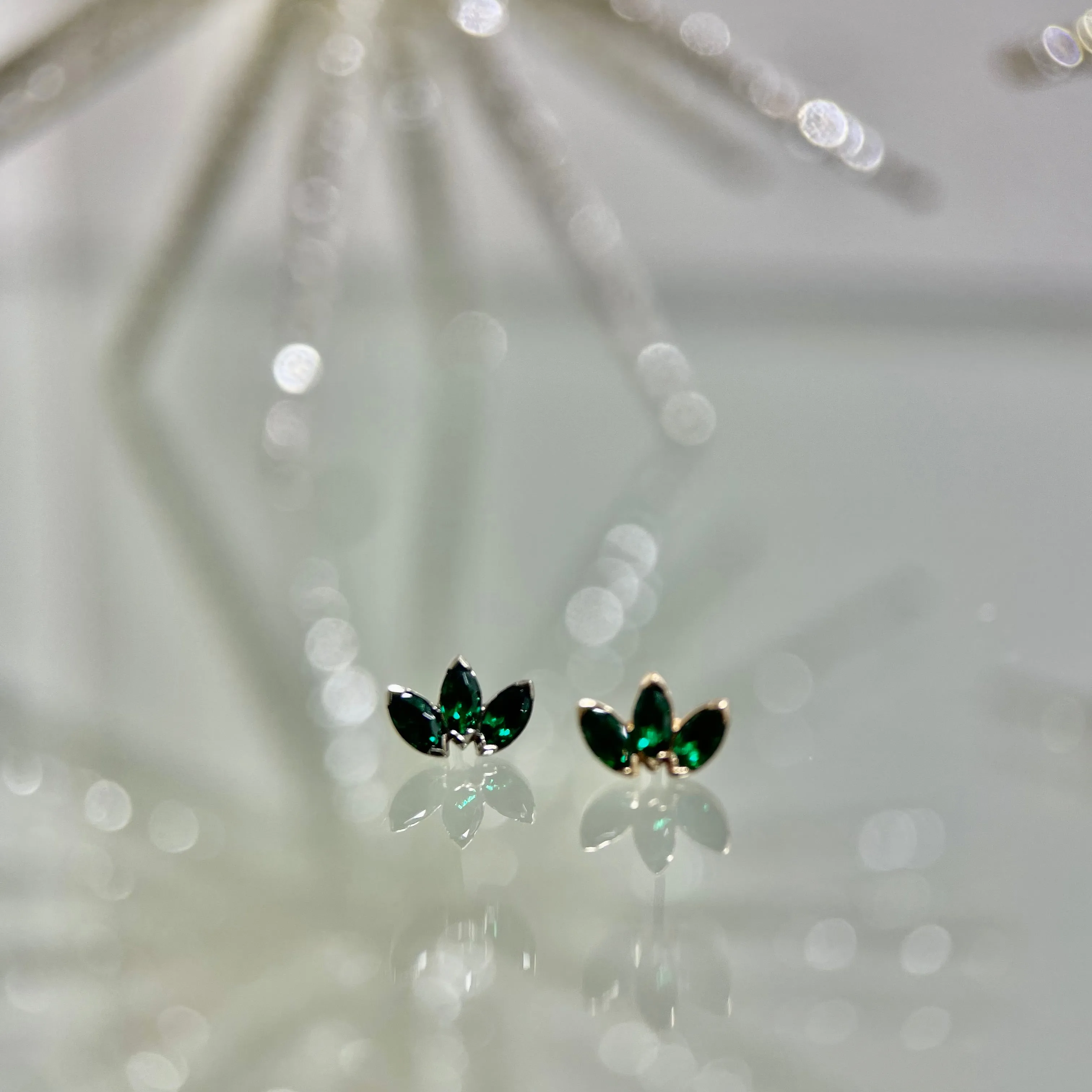 Anatometal  Marquise Fan End 3 Stones Mini Threadless (18K Gold)