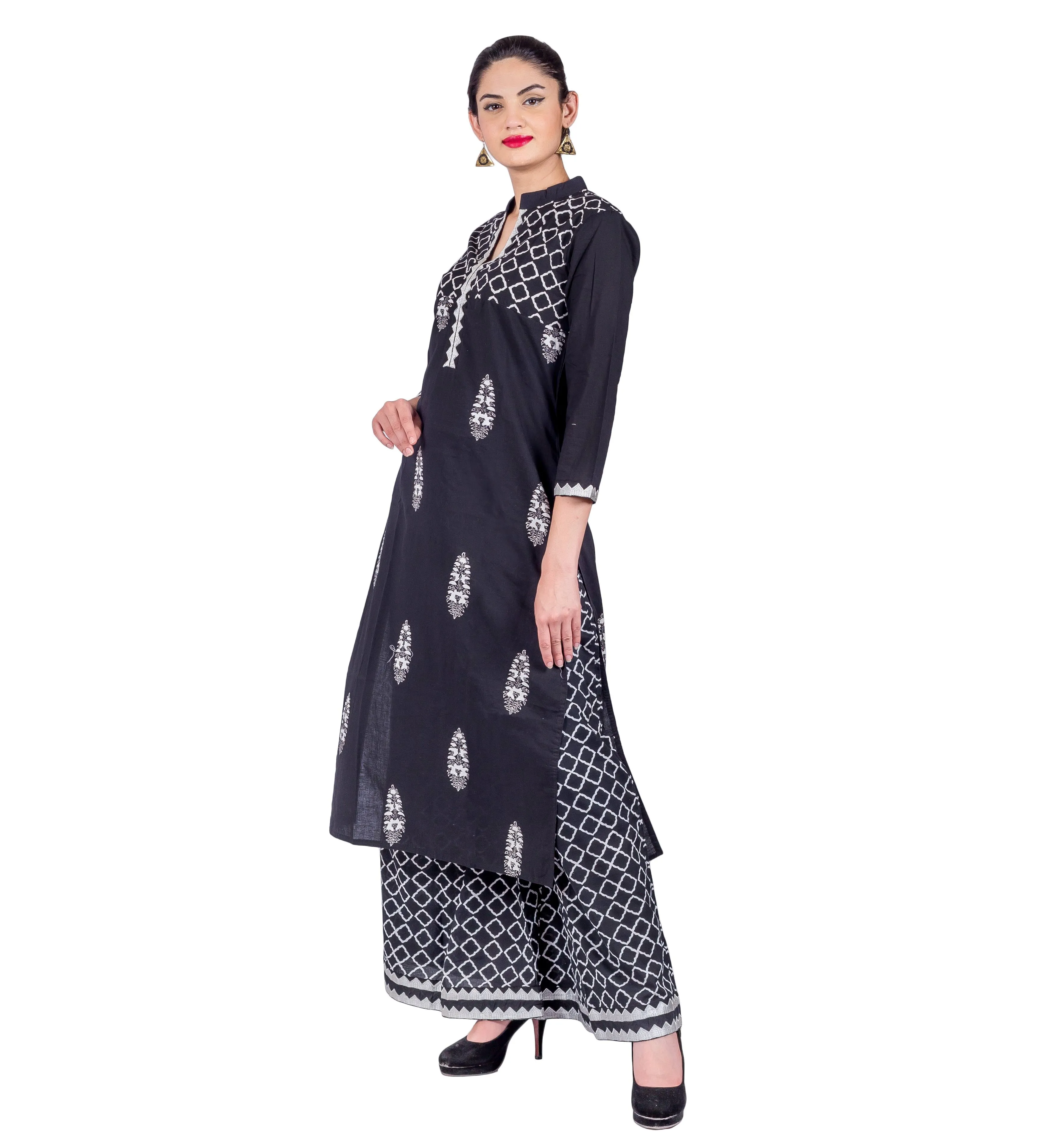 Flat Mandarin Neck Monochrome Embroidered Kurta