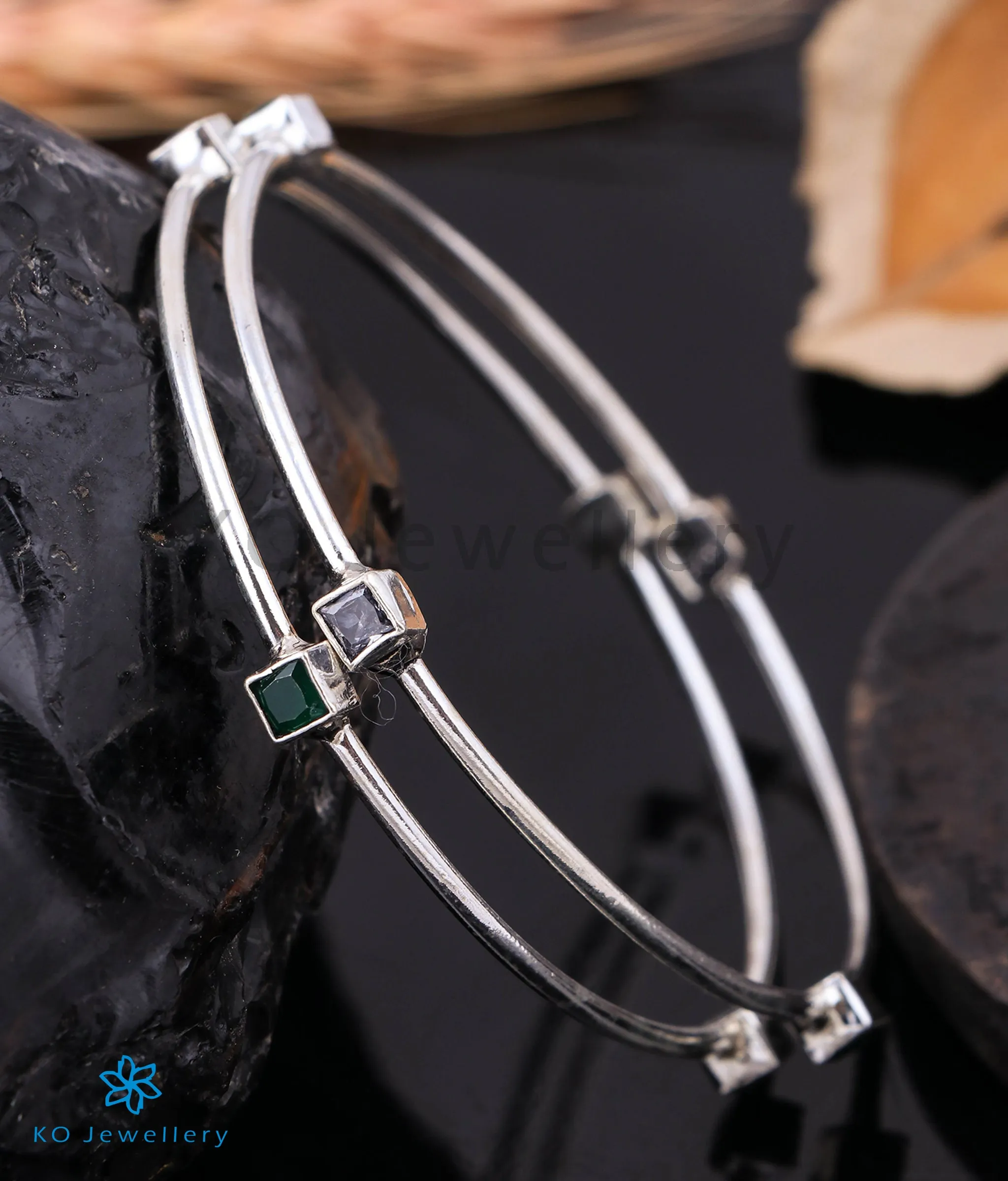 The Amitav Silver Gemstone Bangle (Green/White/Size2.8)